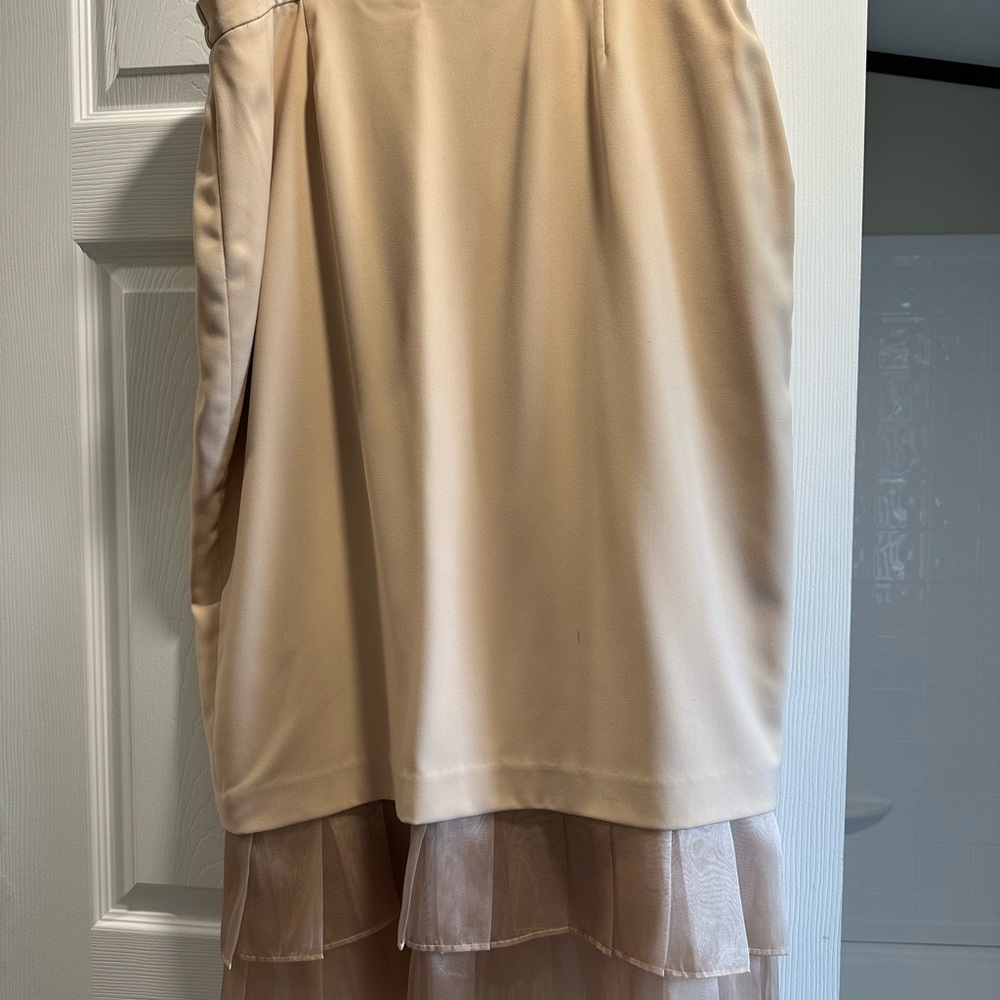 The reason why I am selling this three-piece suit is because I have lost weight.